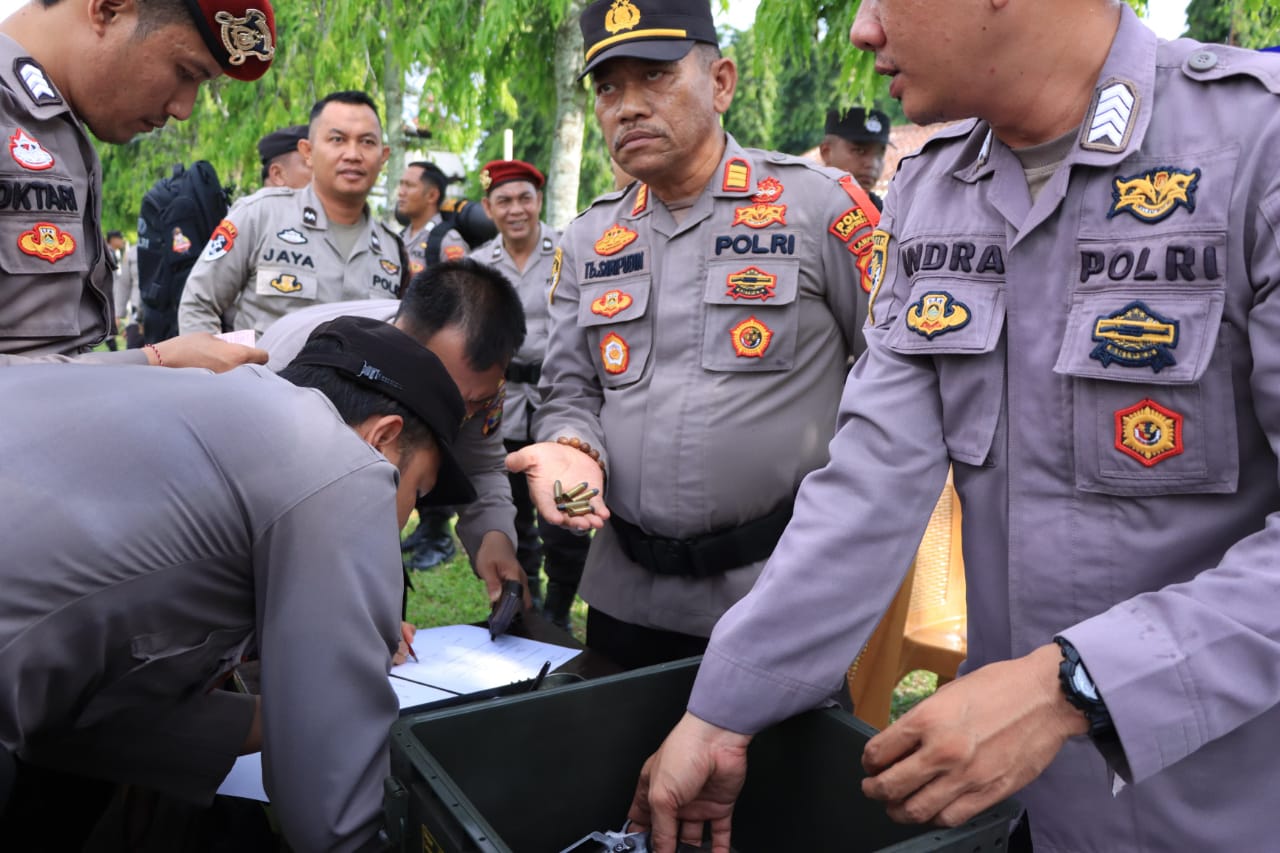 Jelang Pengamanan TPS Pilkada 2024, Senpi Personel Polres Lampung Utara di Gudangkan