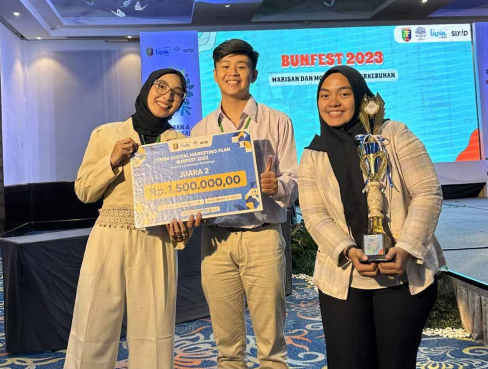 Mahasiswa Prodi Bisnis Digital IIB Darmajaya Juara 2 Digital Marketing Plan Competition BUN FEST 2023