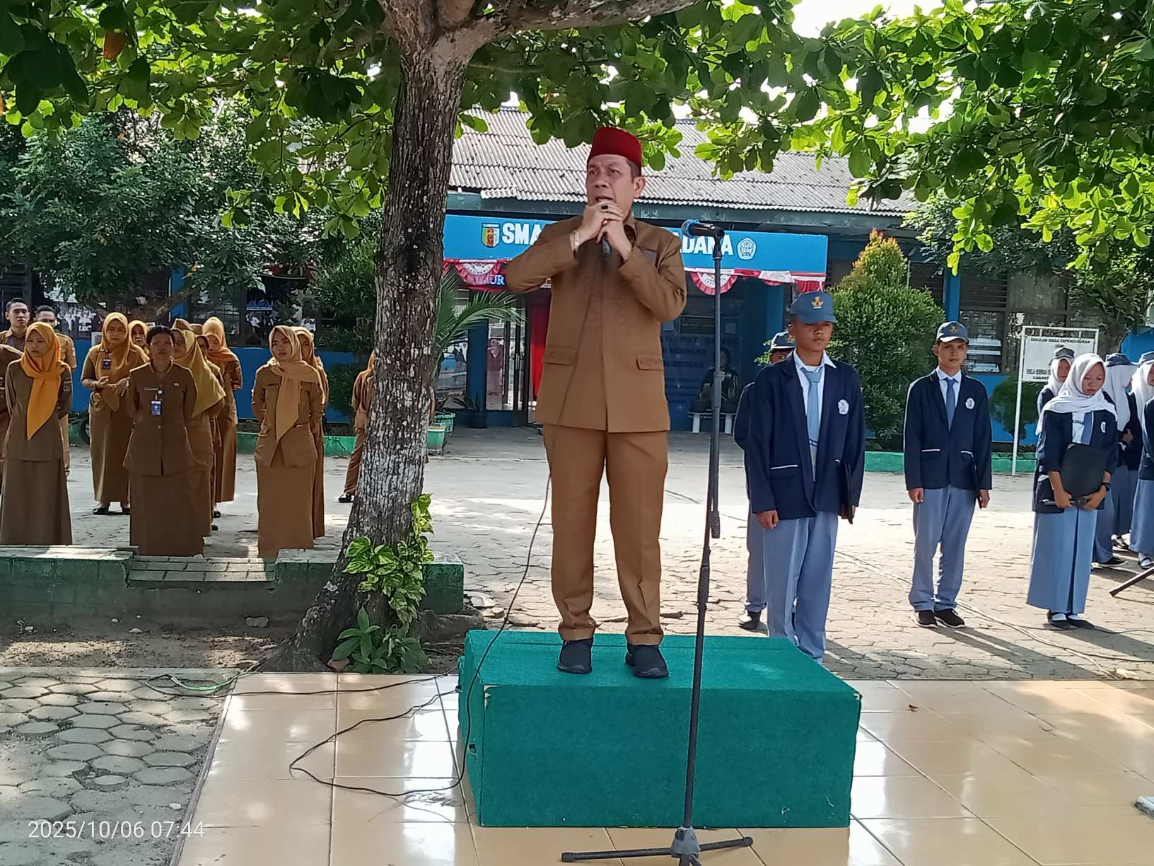 Ketua IWO Lamtim Jadi Pembina Upacara di SMAN 1 Sukadana
