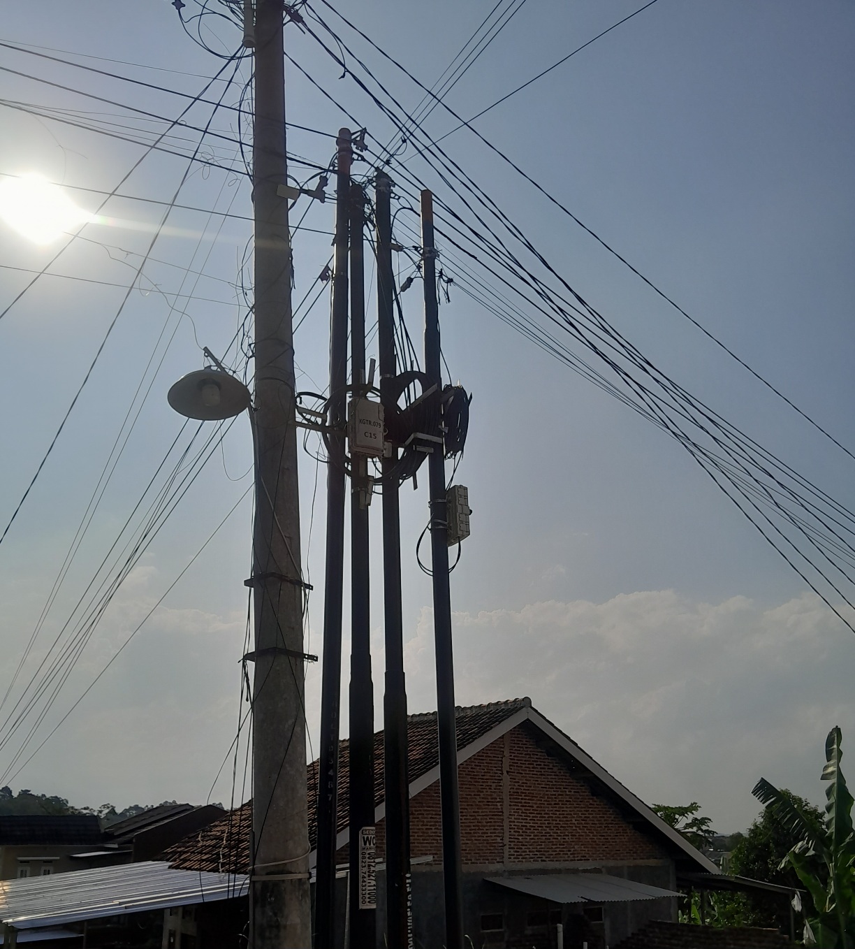 Diduga Fiber Optic Milik PT.Araz Inti Line (ZITLIEN) Belum Memiliki Izin Pemasangan Serta Penanaman Tiang