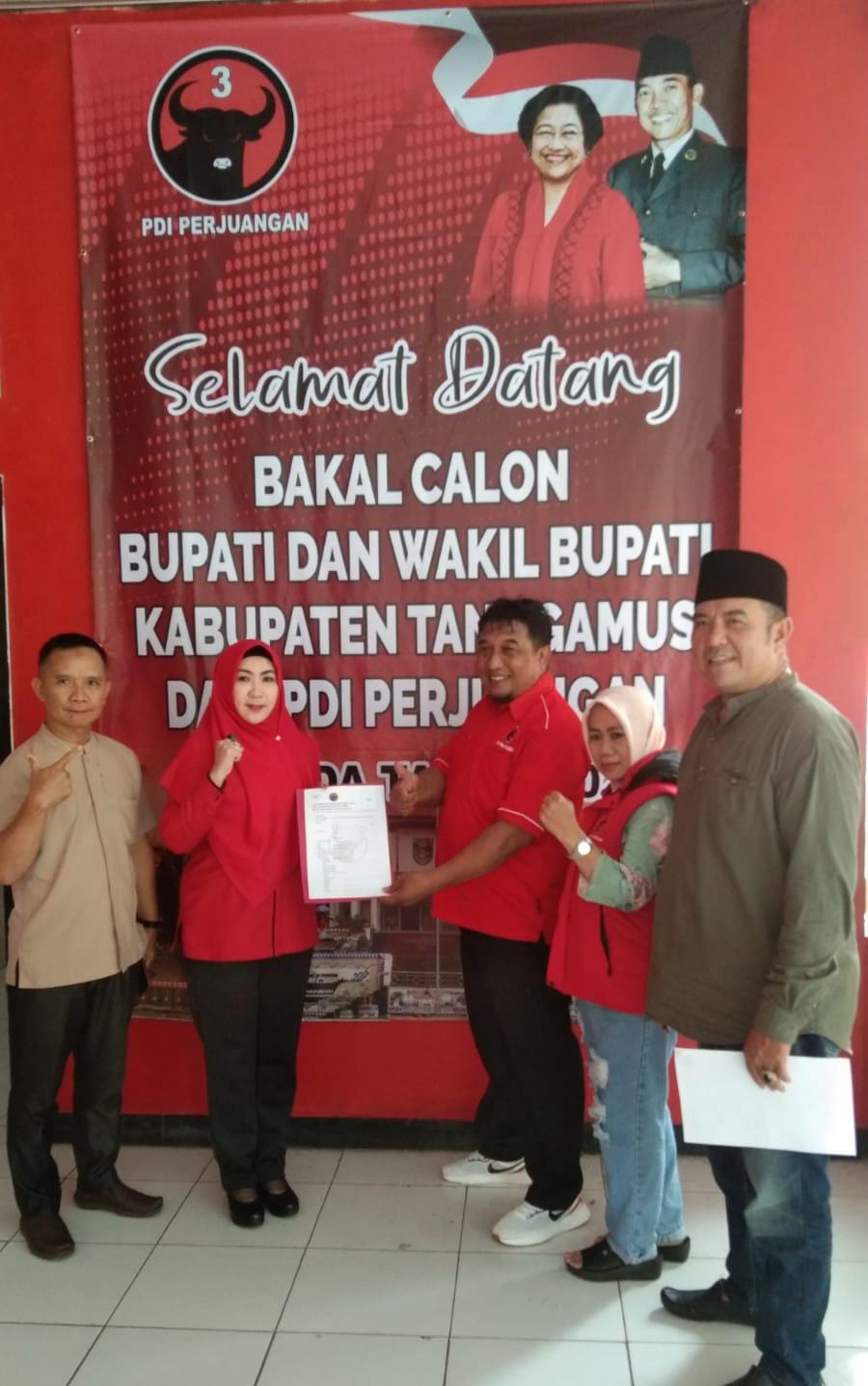 Mantan Bupati Tangggamus  Dewi Handajani Ambil Formulir Pendaftaran Bacabup 