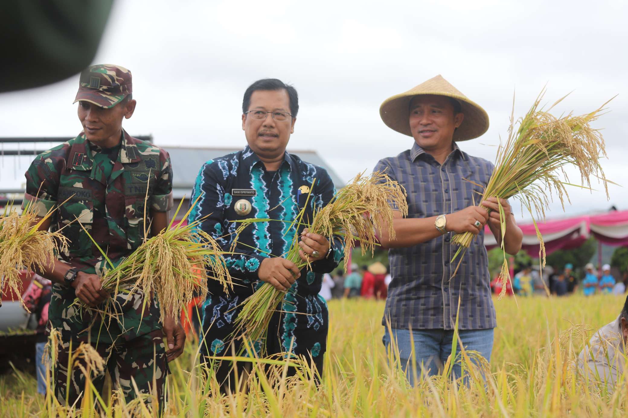 Parosil Mabsus Canangkan Modernisasi Pertanian di Sawah Lega: Petani Adalah Penjaga NKRI