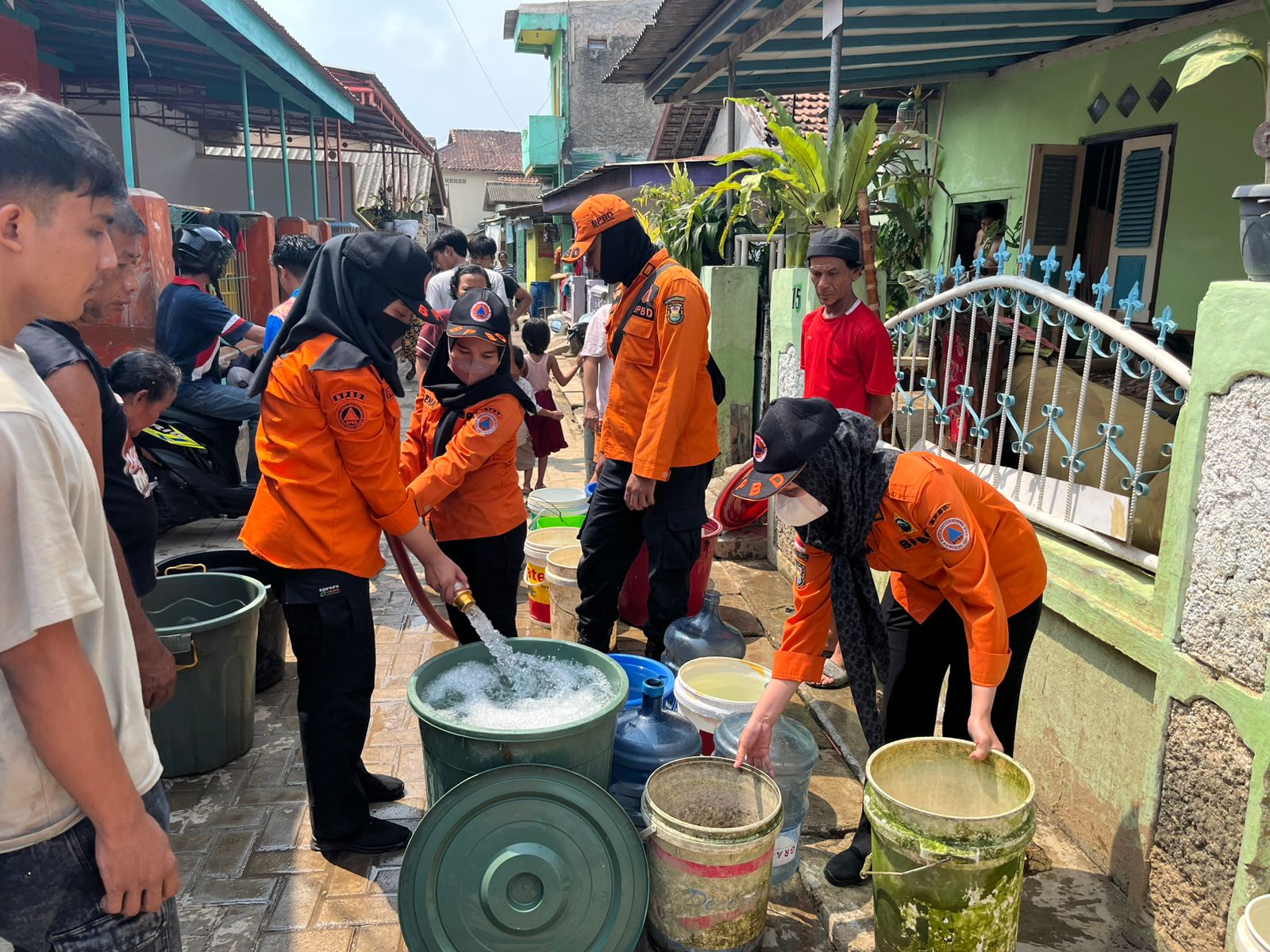 Pemkot Bandar Lampung Salurkan Bantuan Air Bersih di Panjang Utara