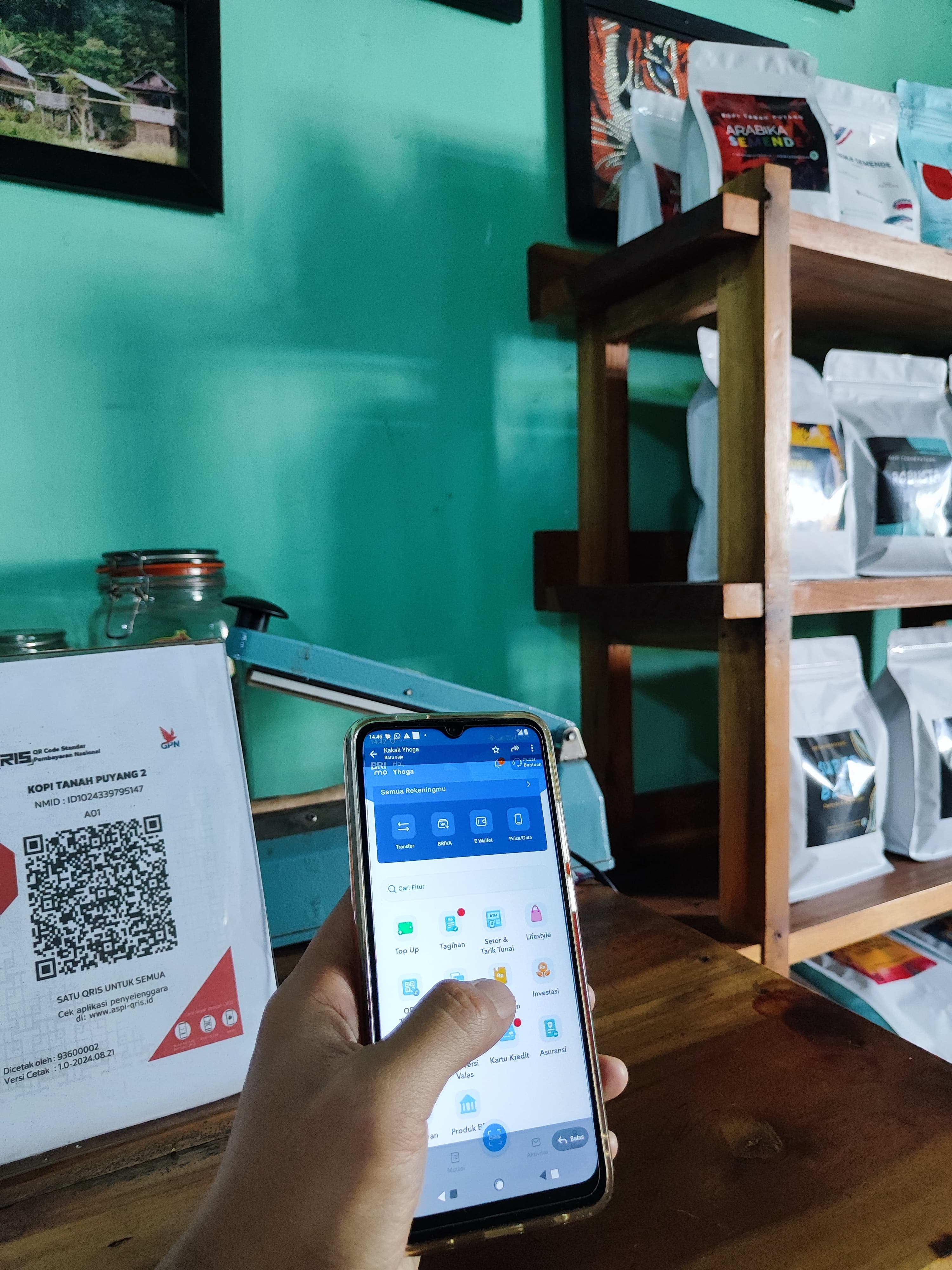 BRI Fasilitasi Pelaku UMKM dengan QRIS dan BRImo