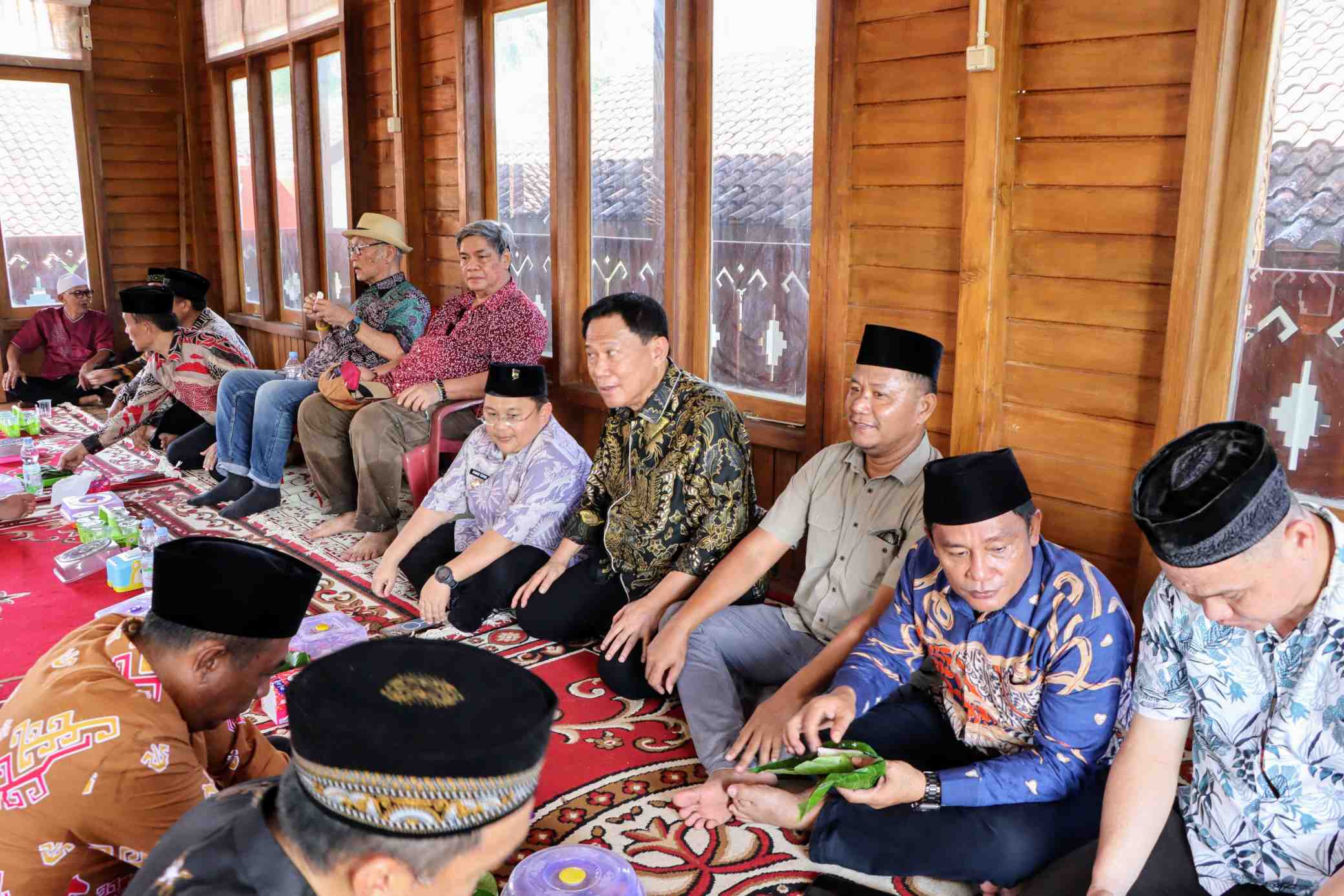 Wabup Pesibar Anjau Silau Keluarga Kartadilaga Sekaligus Peresmian Masjid Jami At-Tanwir