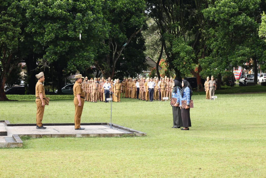 Hari Pertama Menjabat, Wabup Mad Hasnurin Pimpin Apel Mingguan