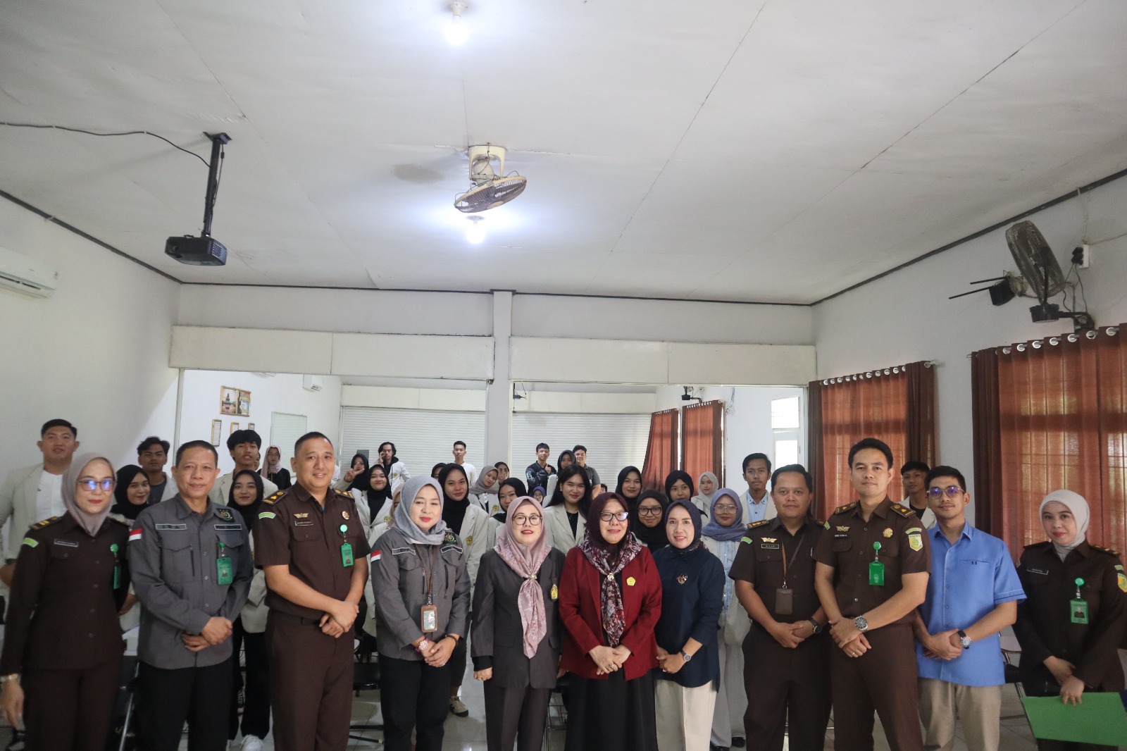 Tim Penkum Kejati Lampung Berikan Kuliah Umum tentang Hukum ke Mahasiswa Universitas Saburai 