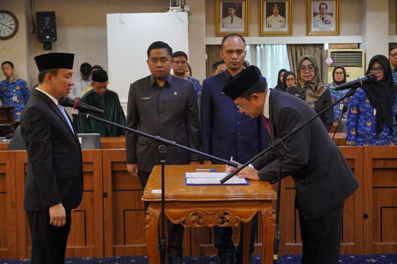 13 Pejabat Administrator Pemprov Lampung Dilantik, Sekda Tekankan Profesionalisme dan Keteladanan