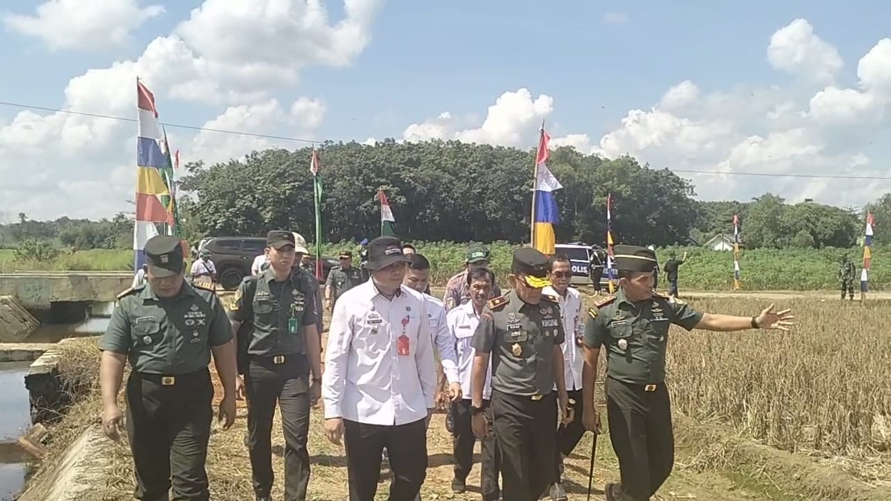 Danrem Kunker Sekaligus Tinjau Peningkatan Produksi Padi Dengan Perpompaan 