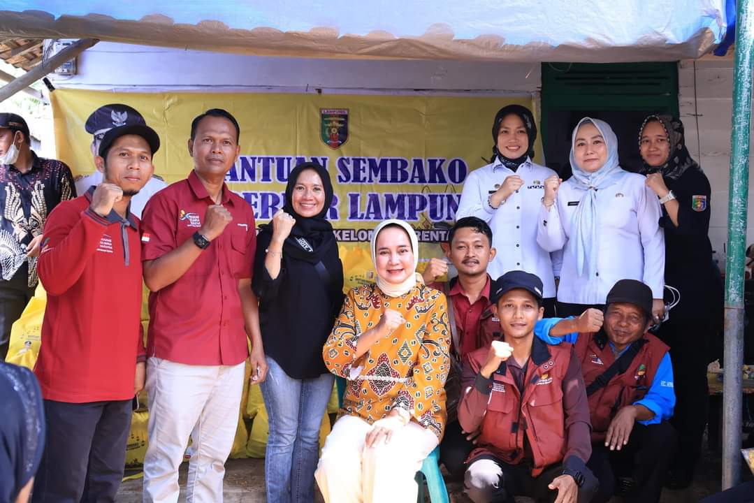 Ketua PKK Provinsi Lampung Berikan Bantuan Program Yansos Jejama di Kabupaten Lampung Selatan