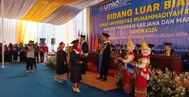 367 Mahasiswa UMKO Ikut Wisuda Ke-lV Tahun 2024.