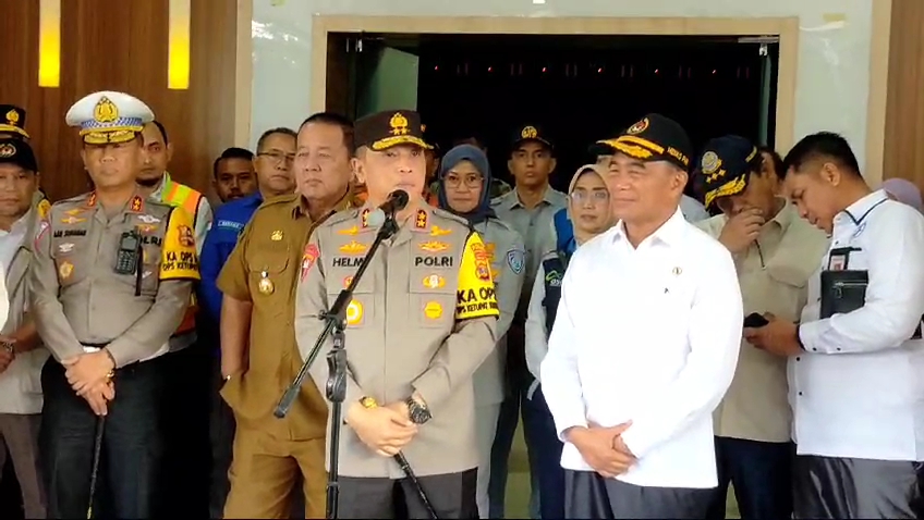 Kapolda Lampung Beri Penghargaan Sekolah Perwira Untuk Aiptu Supriyanto