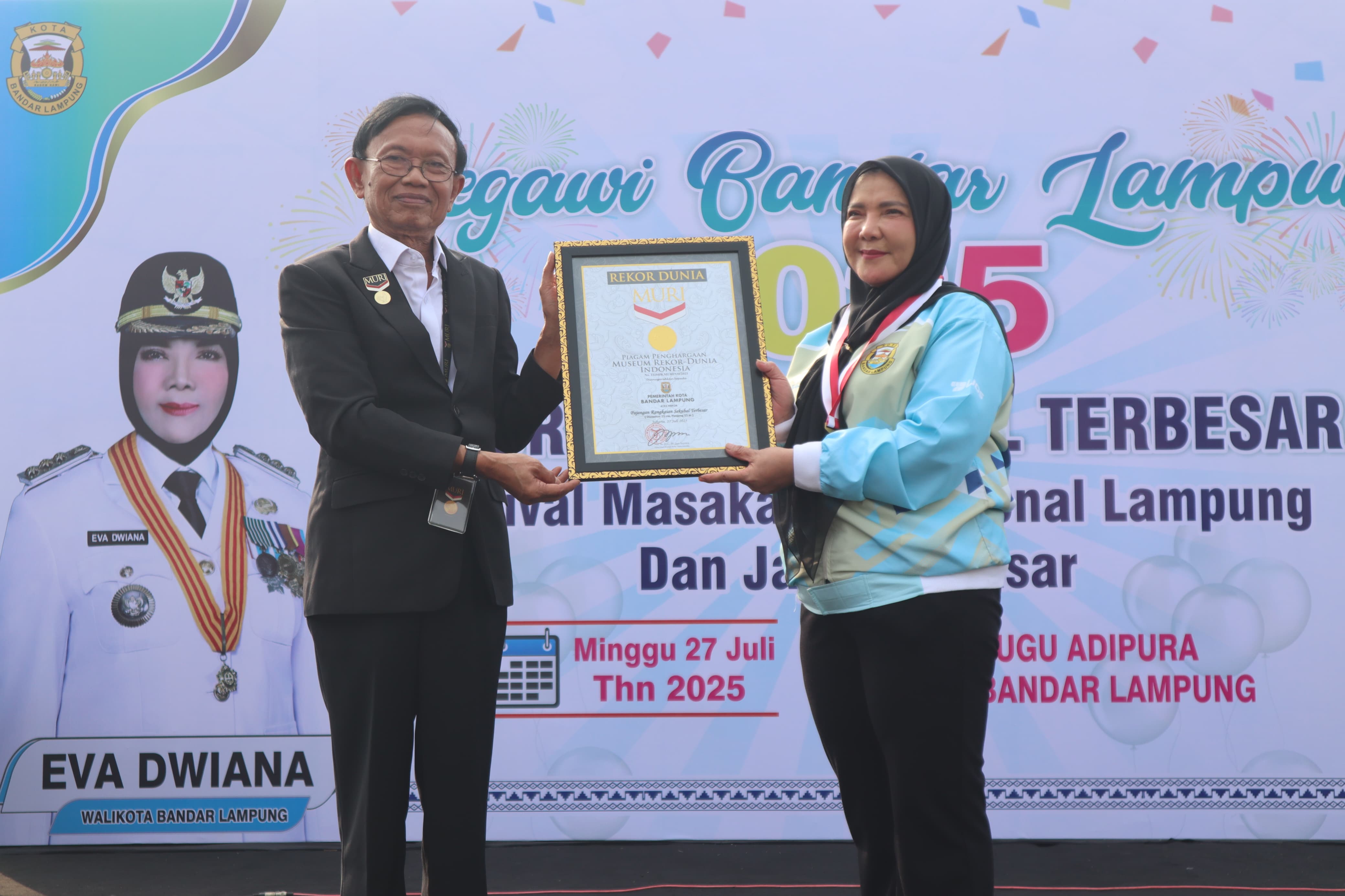 Pemkot Bandar Lampung Bikin Sekubal Raksasa 25 Meter Pecahkan Rekor Dunia MURI