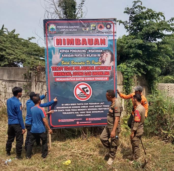 Larangan Berenang di Pantai Rawan Dipasang