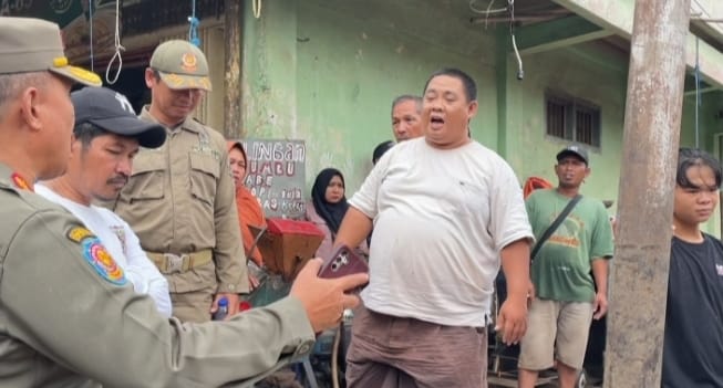 Menolak Pembongkaran, Ketegangan Warnai Penertiban PKL Pasar Pagi Lampung Utara