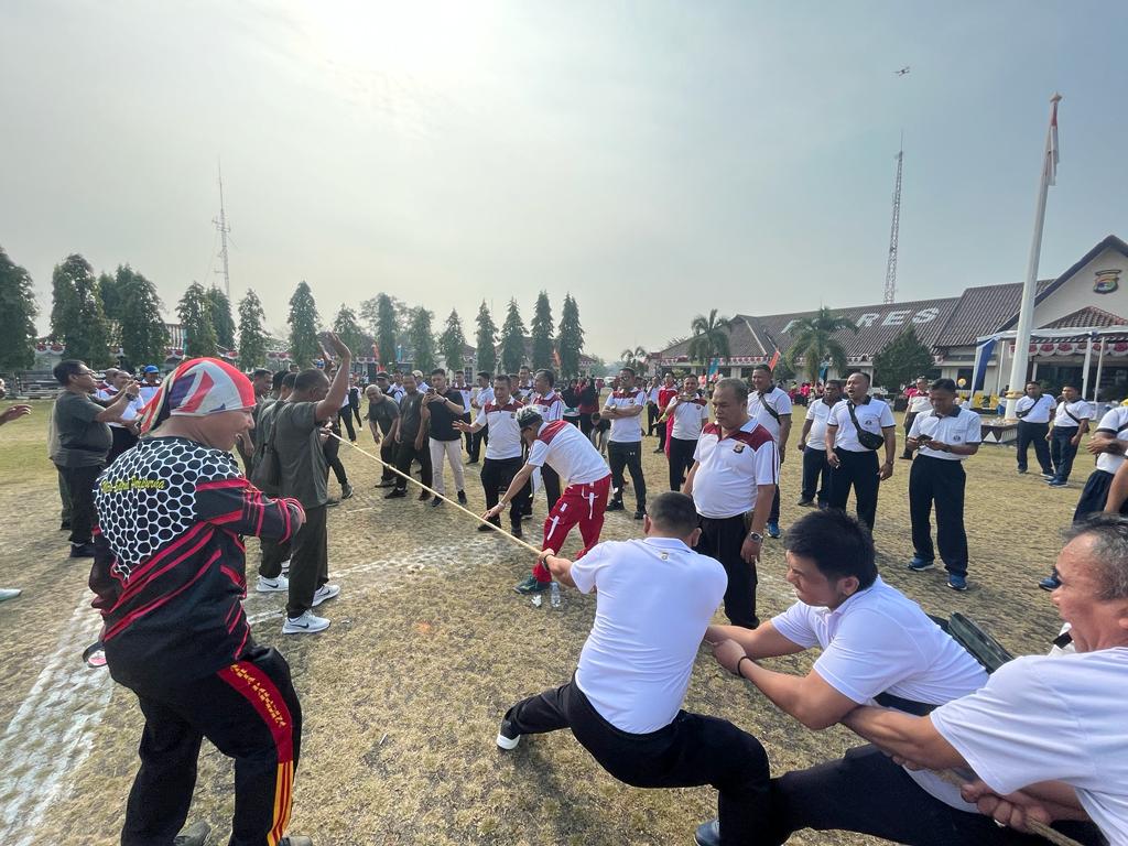 Semangat Kemerdekaan, Polres Lampung Utara Gelar Olah Raga Bersama TNI