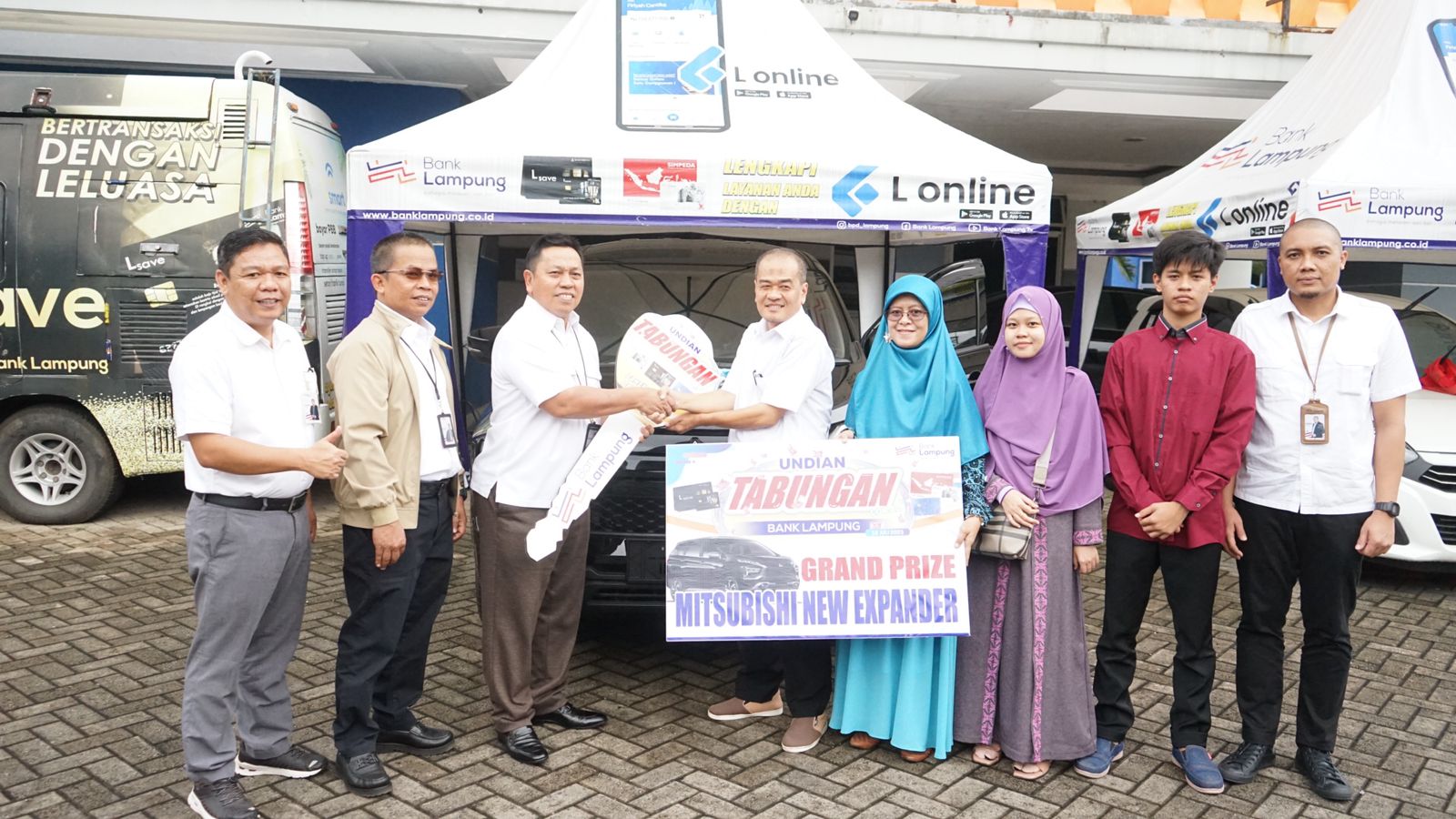 Bank Lampung Serahkan Hadiah Grand Prize Undian Tabungan Lokal Bank Lampung Tahun 2023