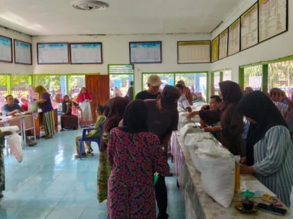 387 KPM di Kecamatan Bahuga Terima Bantuan Beras dan Minyak Goreng