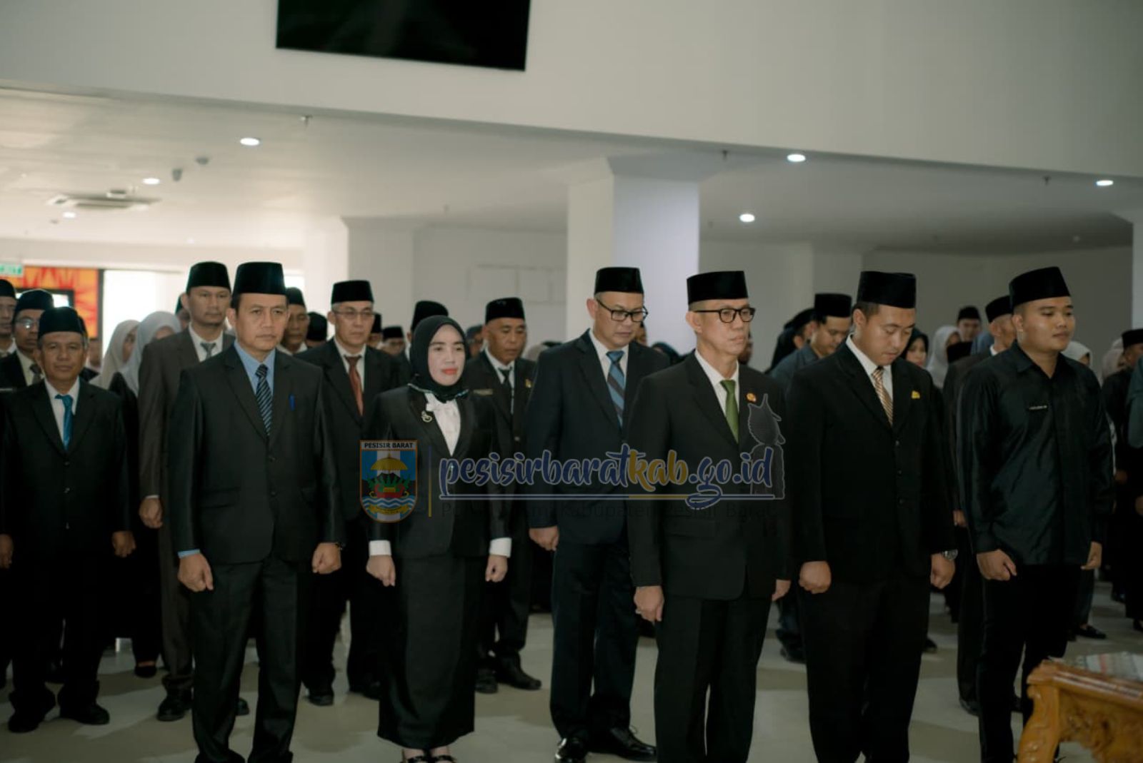 Bupati Pesibar Lantik 7 Pejabat Eselon III, Ingatkan Pejabat Jalankan Tupoksi Secara Profesional