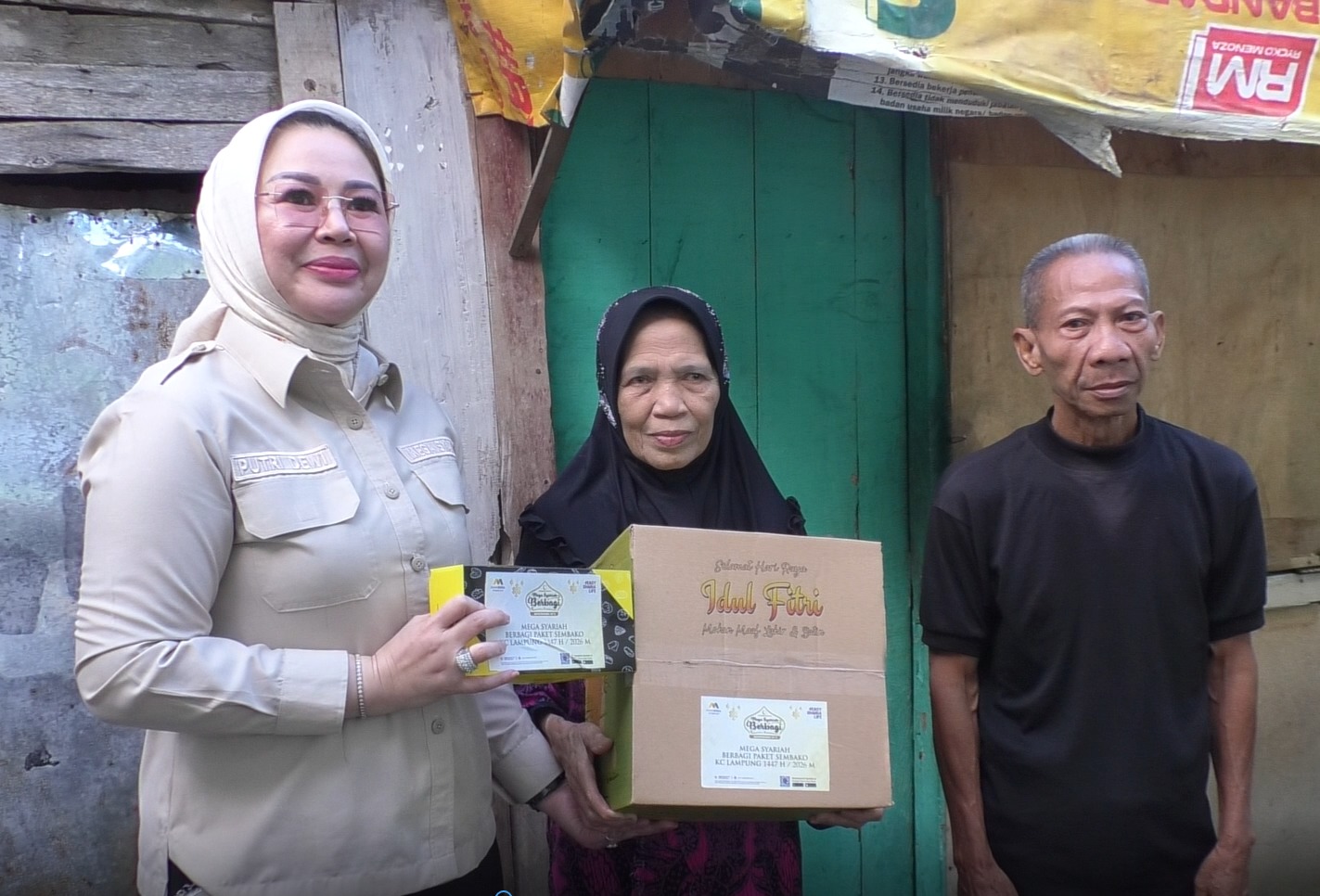 Berbagi di Bulan Suci, Bank Mega Syariah Lampung Salurkan Bantuan Sembako