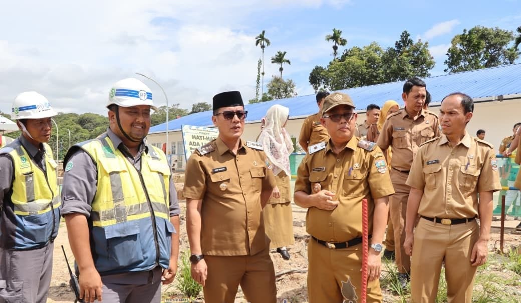 Bupati Pesibar Dedi Irawan Tinjau Pembangunan Akses Jalan Menuju RSUD KH.Muhammad Thohir