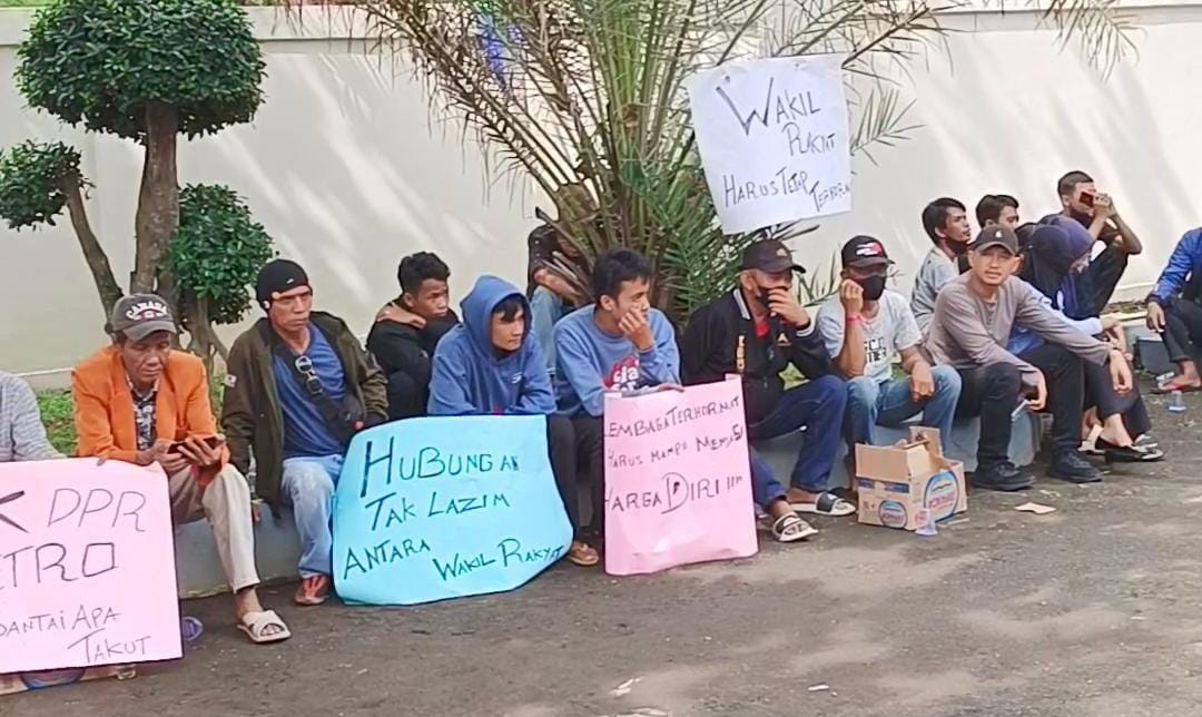 Demonstrasi di DPRD Kota Metro , Demonstran Dibayar Rp50 Ribu, Benarkah ?