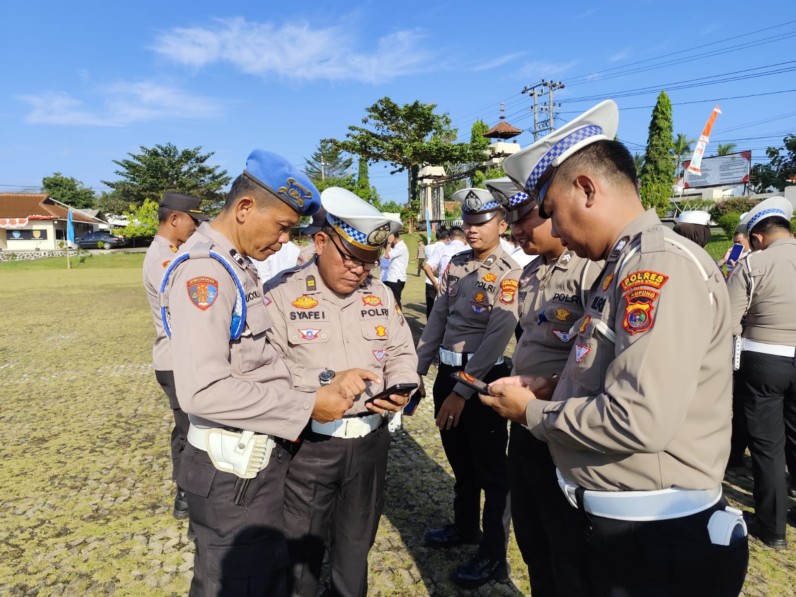 Cegah Judi Online, Pejabat Utama Polres Lampung Utara Cek Hp Personilnya