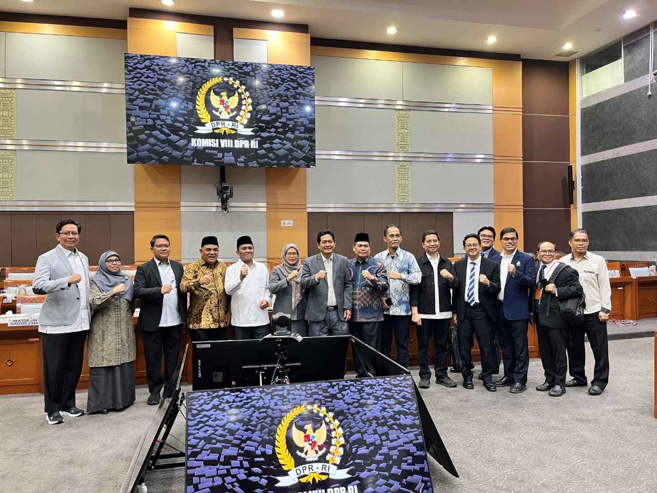 Rektor UIN Raden Intan Lampung Hadiri RDP dengan Komisi VIII DPR RI Bersama Unsur Pimpinan Kemenag RI 