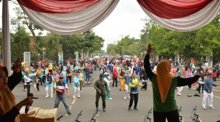 Pemkot Metro Gelar Senam Jantung dan Jalan Sehat HUT Korpri dan PGRI