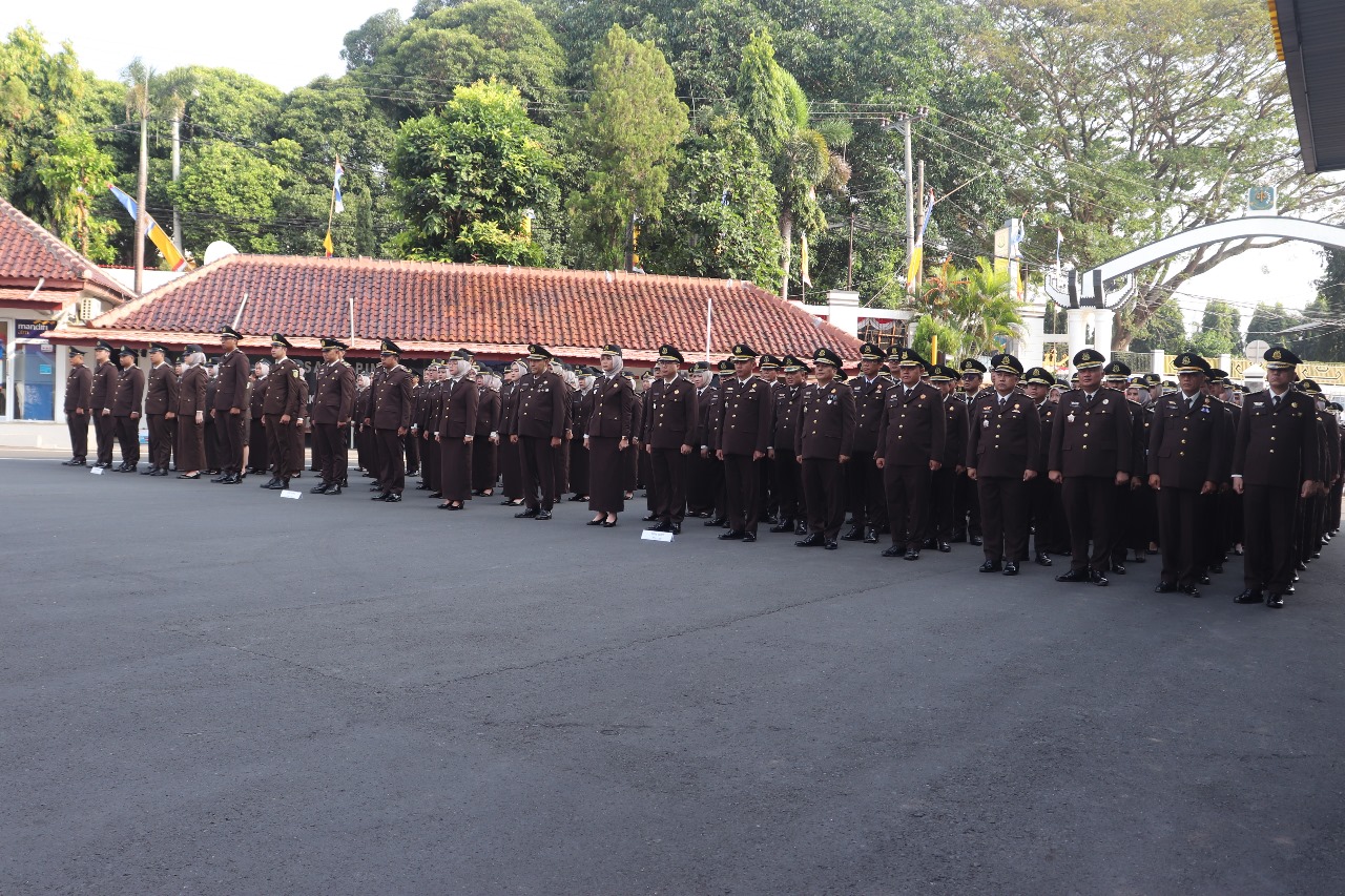 Kejati Lampung Upacara Perdana Penegasan Kedaulatan Hukum Keberadaan Kejaksaan 