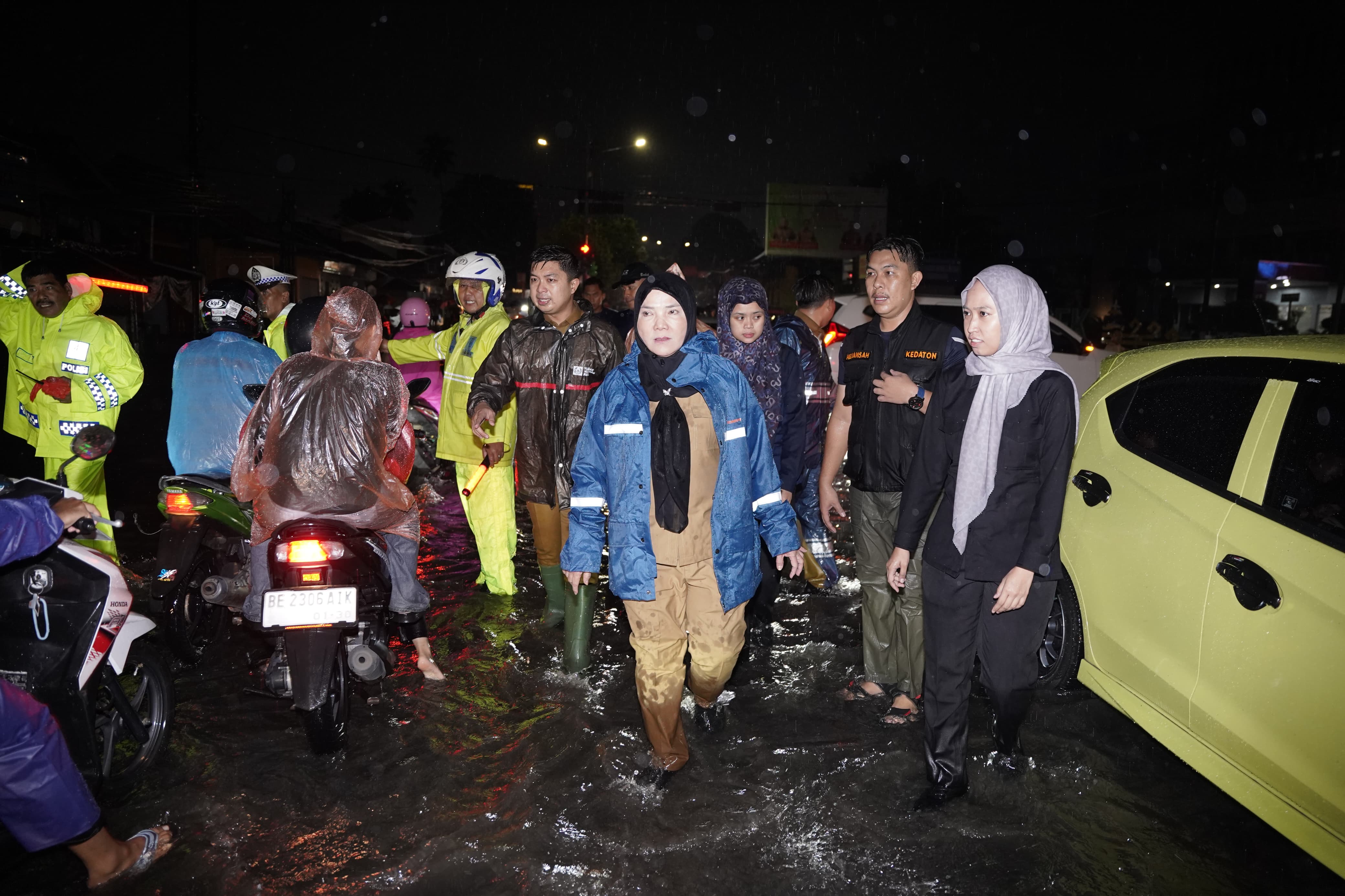 Walikota Eva Pantau Banjir Usai Bandar Lampung Diguyur Ujan Deras 