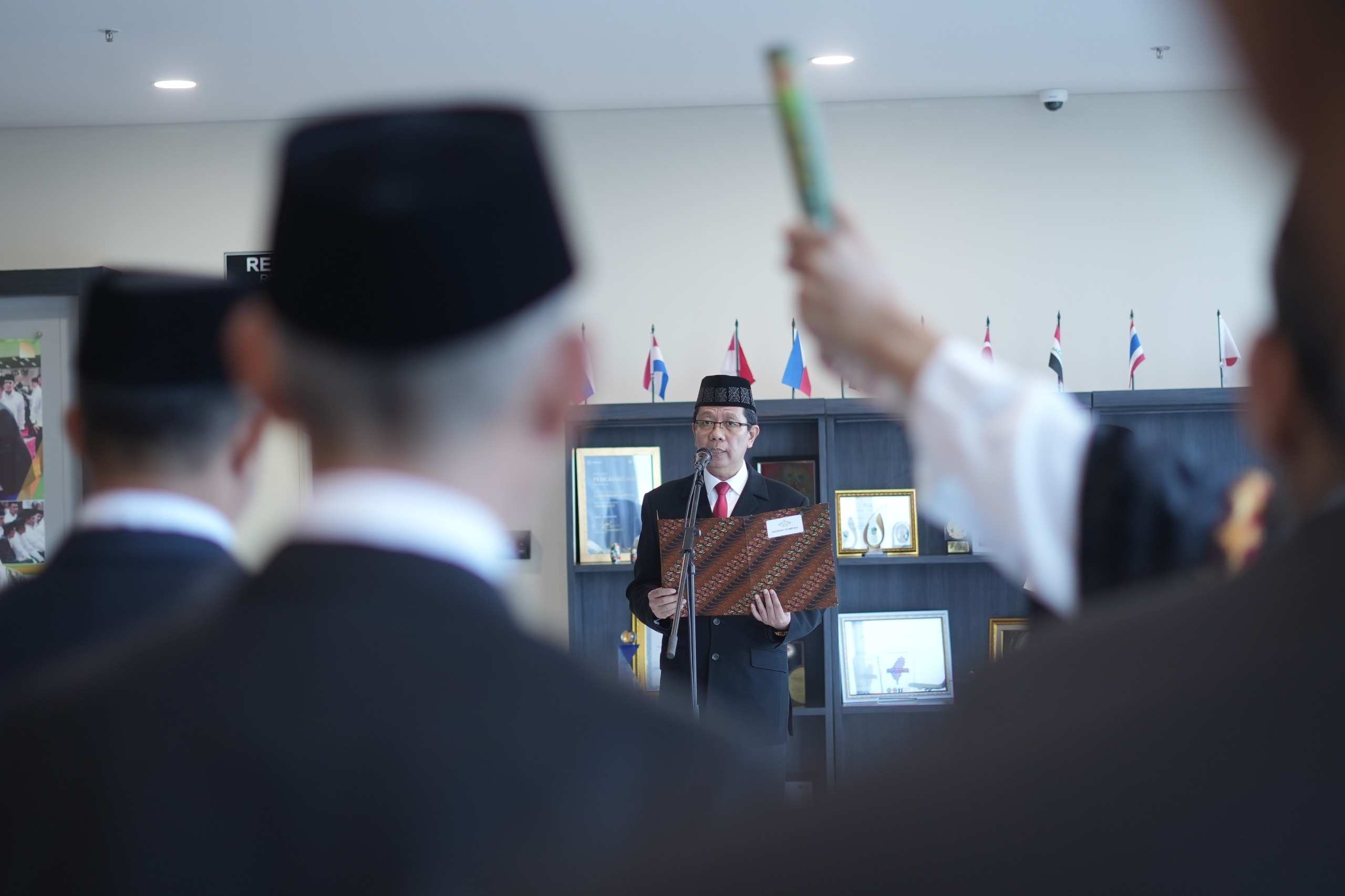 Rektor UIN RIL Lantik Wakil Rektor, Direktur Pascasarjana, Dekan, Ketua Lembaga, dan Kepala SPI 