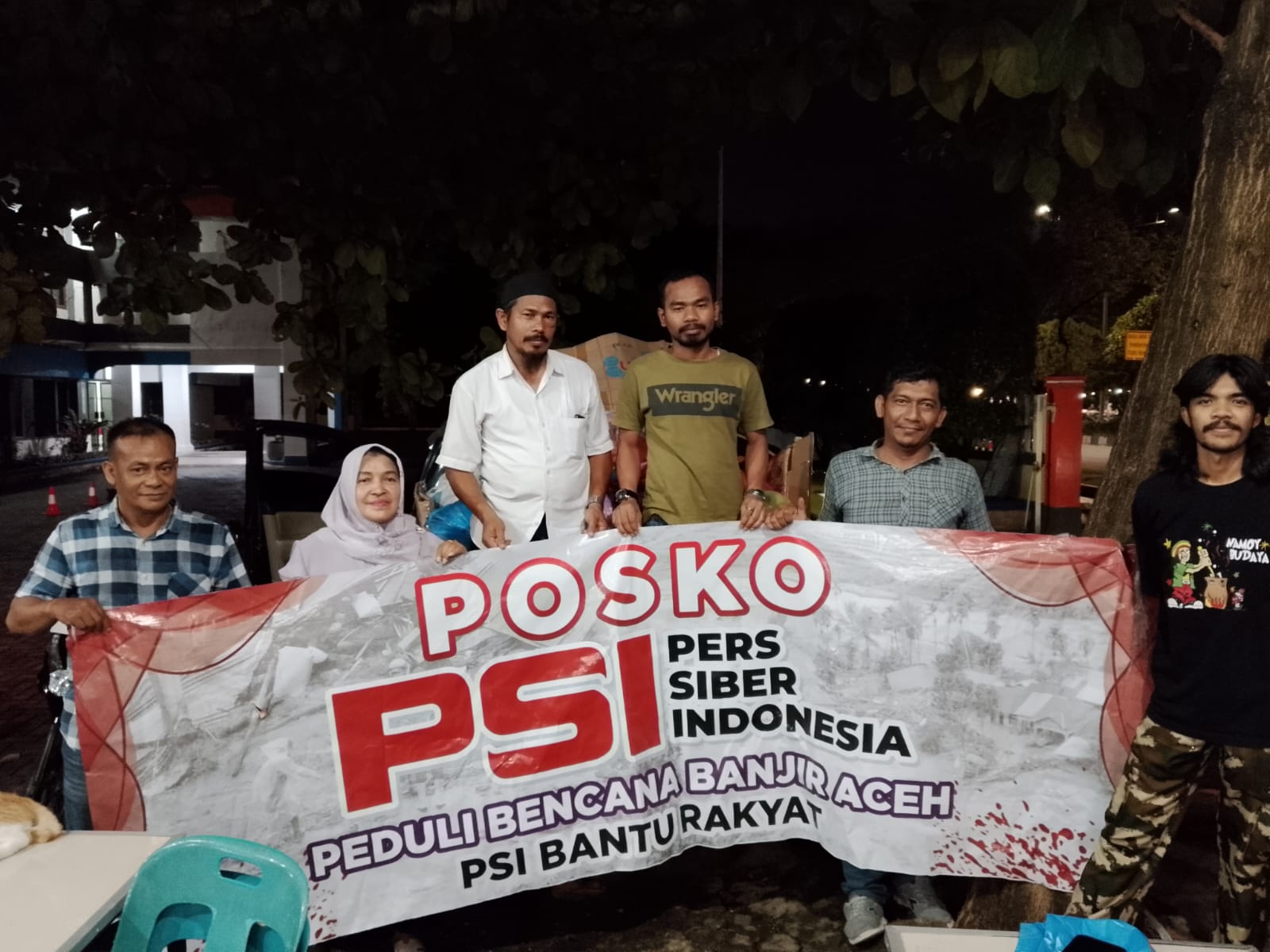 Pers Siber Indonesia Aceh Salurkan Bantuan Bencana Melalui DLHK Aceh