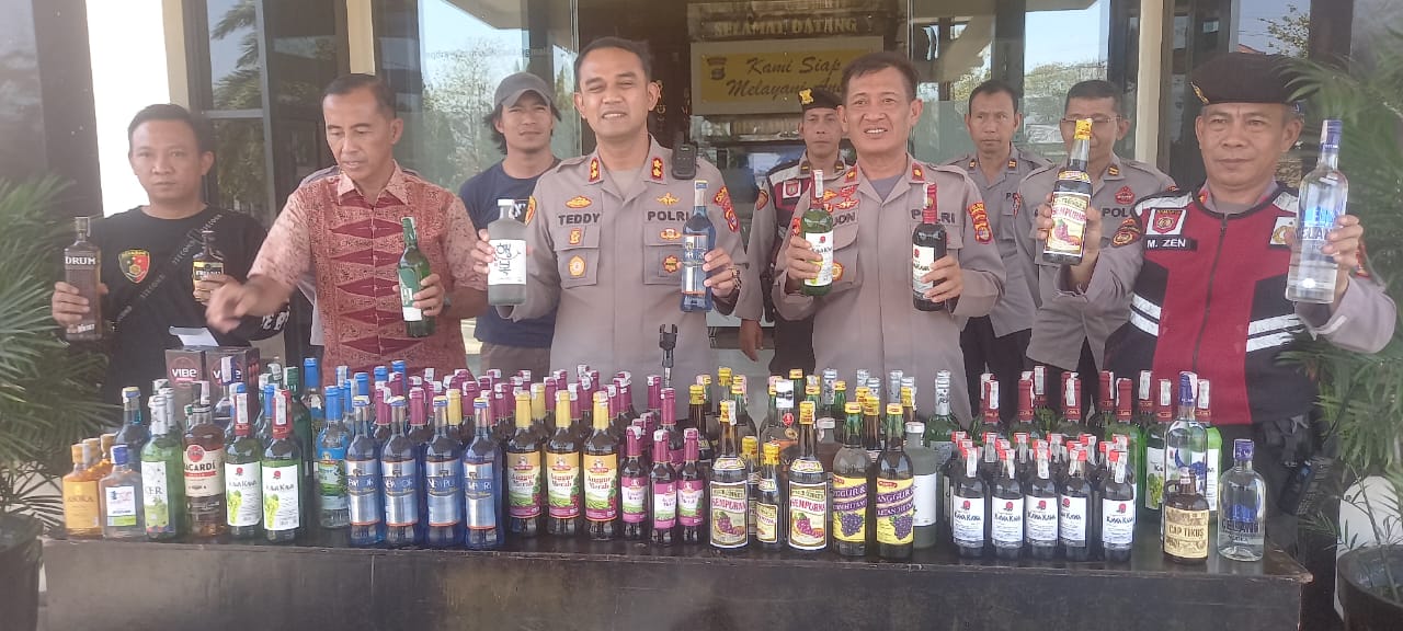 Meminimalisir Angka Kriminalitas, Polres Lampura Razia Miras ke Seluruh PKL.