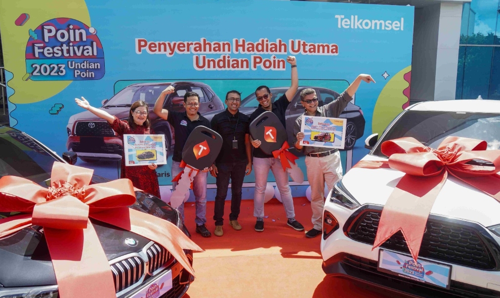 Ibu Rumah Tangga Berhasil Boyong Mobil Mewah BMW dari Program Undian Poin Festival 2023