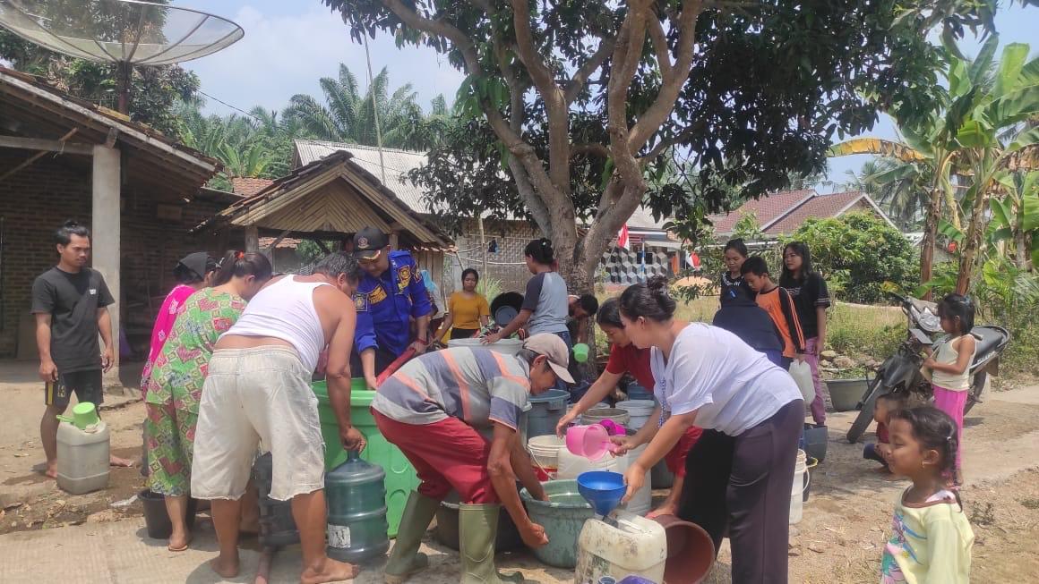 Kesulitan Air Bersih, Hubungi Damkarmat!