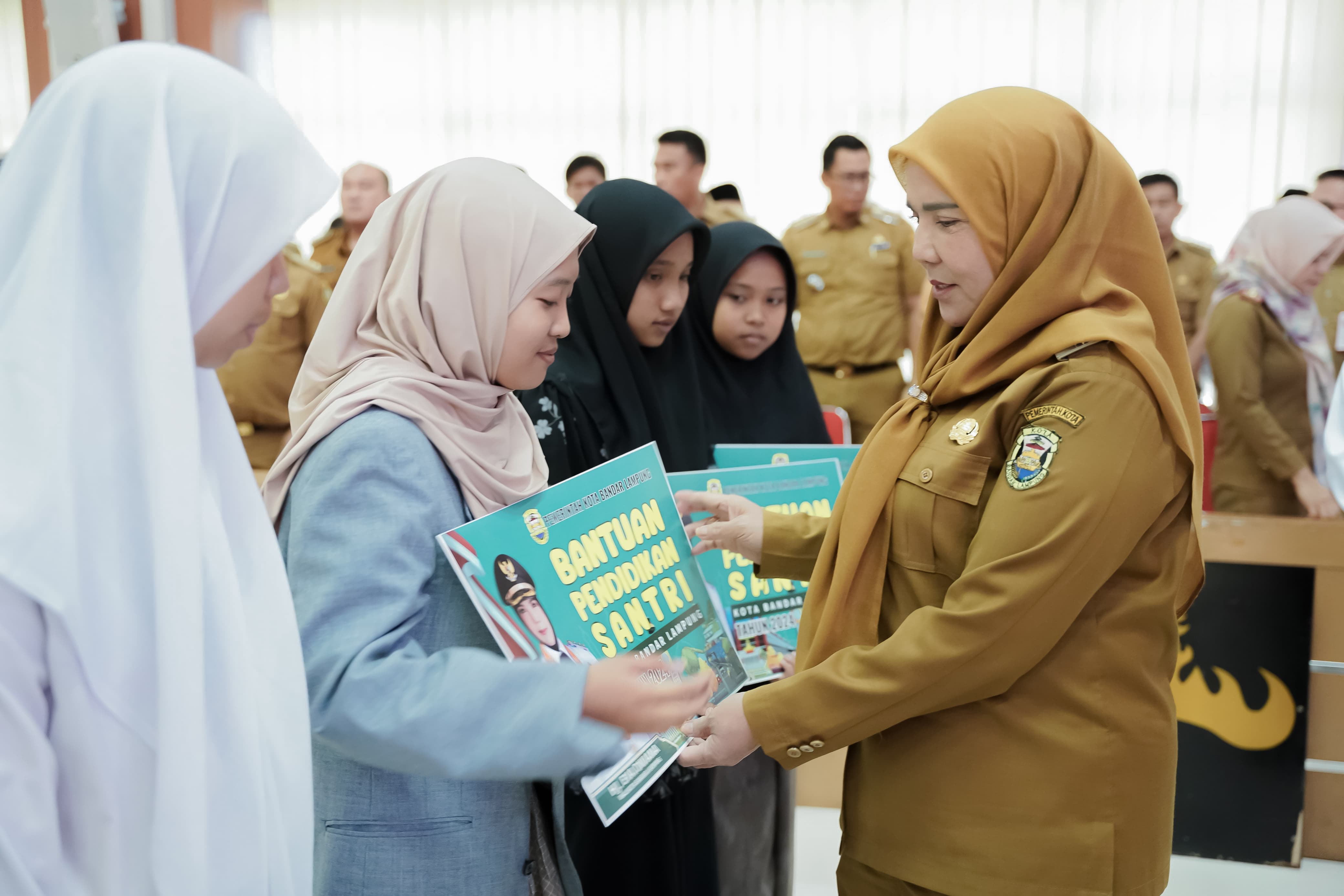 Pemkot Bandar Lampung Salurkan Bantuan Pendidikan Kepada 1.000 Santri