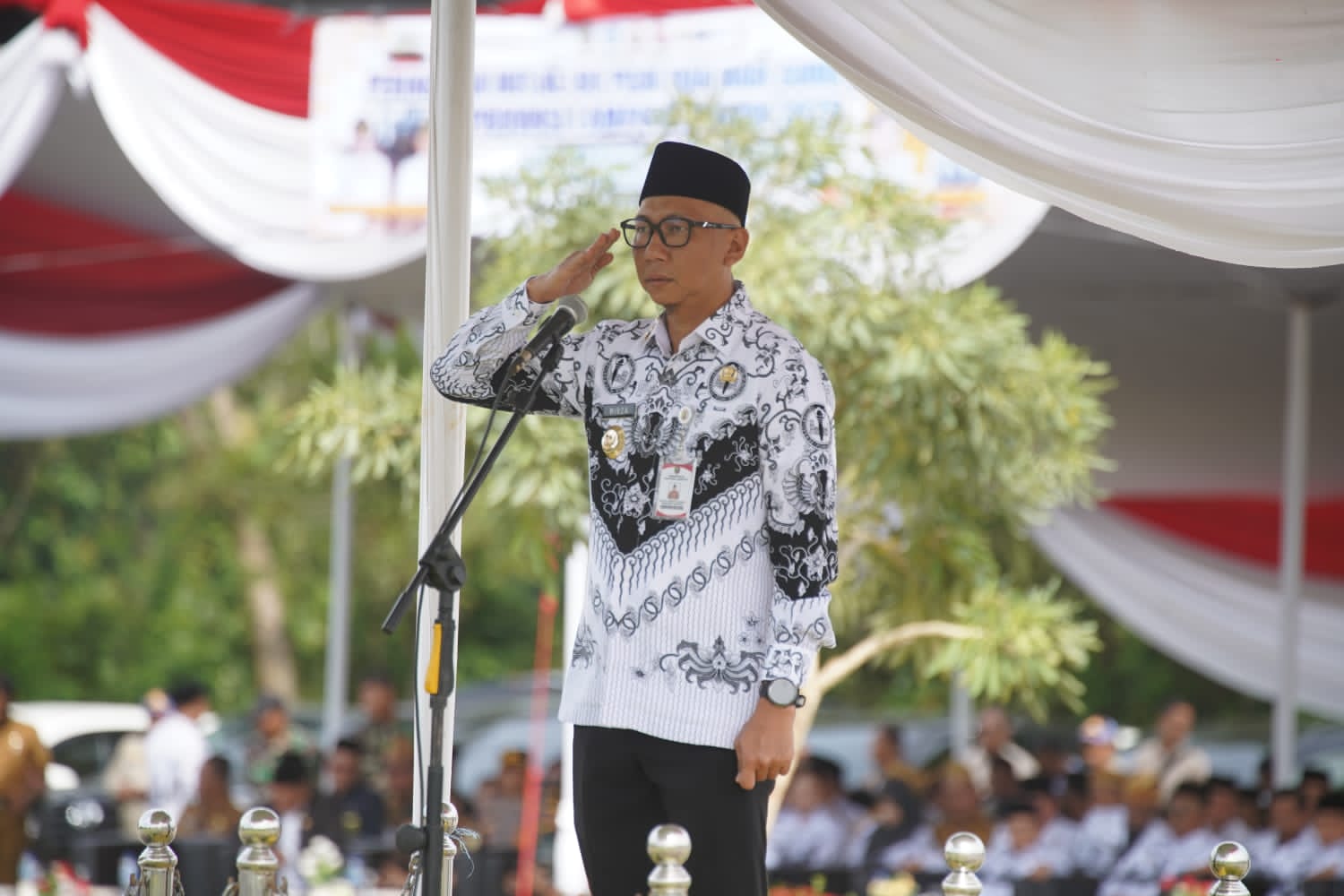 Gubernur Lampung Pimpin Upacara Hari Guru Nasional
