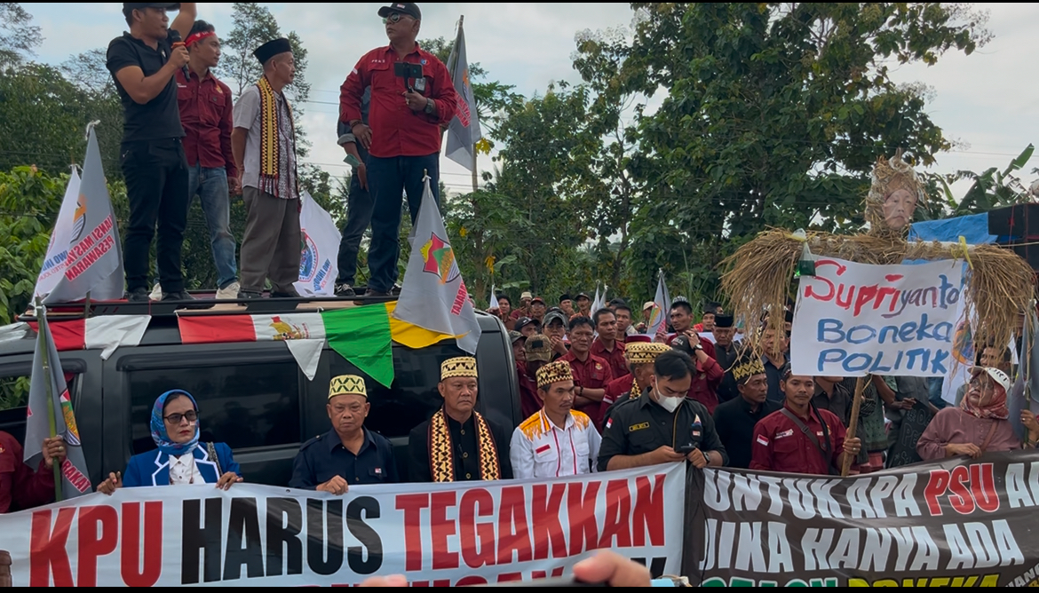 Aksi Damai di KPU Pesawaran Nyaris Ricuh