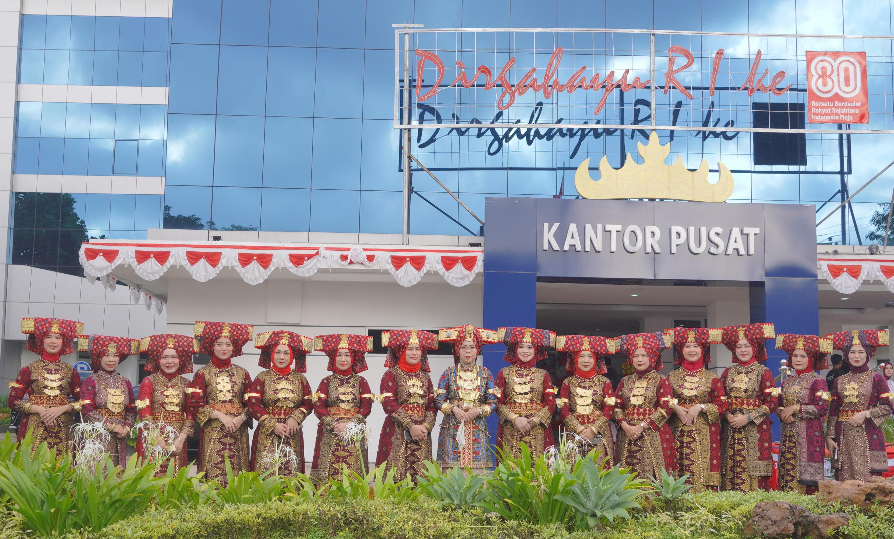 IKBL Kenakan Busana Adat Lampung dengan Siger Mighul di Peringkat HUT RI ke-80