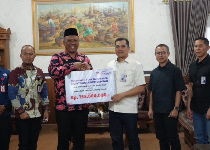 Bank Lampung Serahkan CSR 4 Kontainer  Sampah ke Pemkab Lampung Tengah