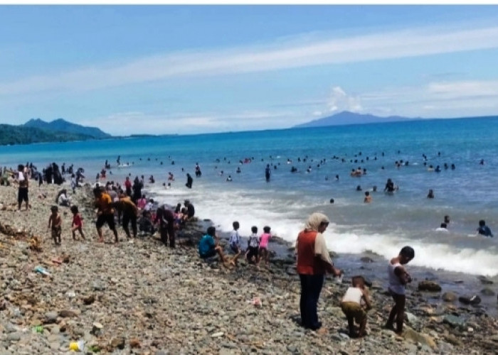 Lebaran ke 4 Pengunjung Pantai Kotaagung Timur Melonjak Dua Kali Lipat