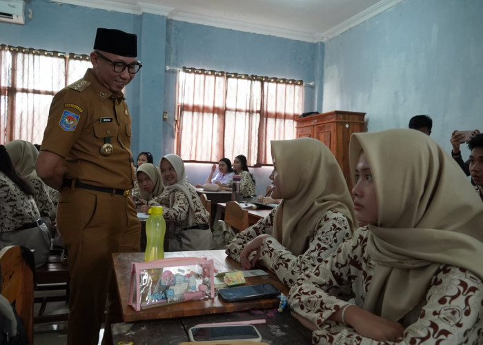 Gubernur Lampung Mirza Tinjau MPLS di SMAN 3 Bandar Lampung