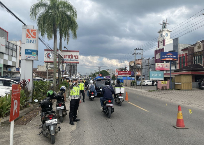 Warga Serbu Pusat Belanja Jelang Lebaran, Polisi Siaga Atur Lalu Lintas di Titik Rawan Macet Pringsewu