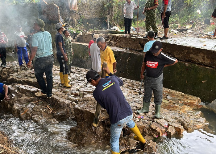 Pemkot Bandar Lampung Gelar Aksi Bersih Drainase Serentak Guna Antisipasi Cuaca Ekstrem