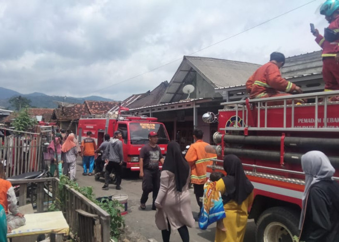 7 Rumah di Fajar Bulan Way Tenong Lampung Barat Kebakaran