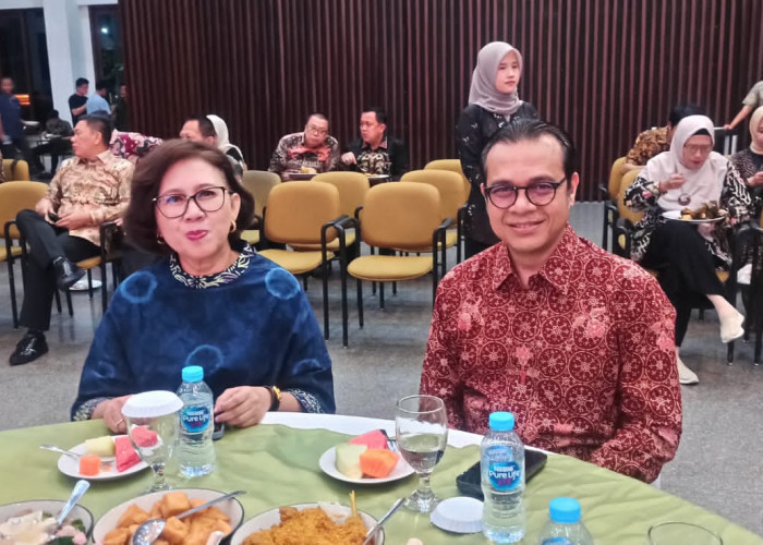 Mirza Minta Wamenkomdigi dan Rektor UGM Tak Pulang Sebelum Nyeruwit
