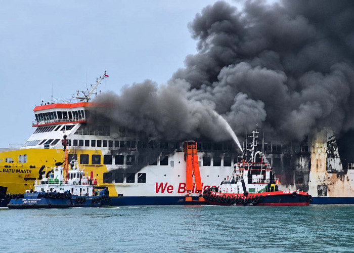 Mencekam! KMP Batu Mandi Terbakar di Selat Sunda, 420 Penumpang Dievakuasi