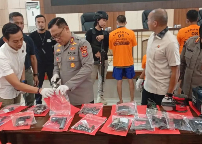 Polda Lampung Gerebek Rumah Yang Dijadikan Tempat Pembuatan Senpi Rakitan
