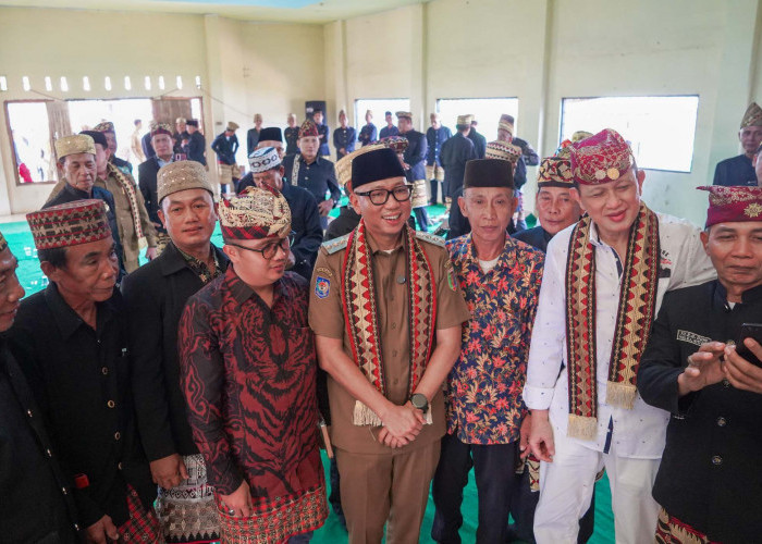 Temui Tokoh Adat Jabung, Gubernur Mirza Siapkan Program Pendidikan-Perbaikan Jalan